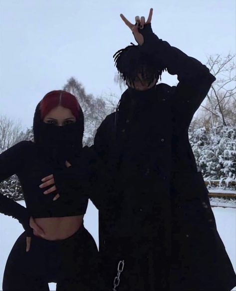 Scarlxrd And Gina, Black Videos, Black Wallpapers Tumblr, Quinceanera Photoshoot, Grunge Couple, Winter Couple, Hugging Couple, Pet Fox