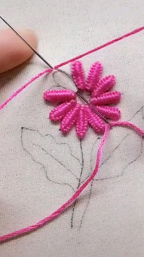 Freehand Embroidery Ideas, Hand Stitching Designs, Double Button Hole Stitch Design, Embroidery Design For Kurtis, Embroidery Stitches Flowers, Button Embroidery, Projek Menjahit, Diy Sy, French Embroidery