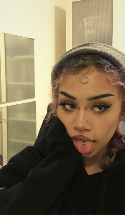 Black Piercings Aesthetic, Girl With Face Piercings, Bridge Piercing Black Women, Emo Eyebrows, Aesthetic Piercings Face, Girls With Piercings, Bridge Piercing, Double Ear Piercings, Face Piercings