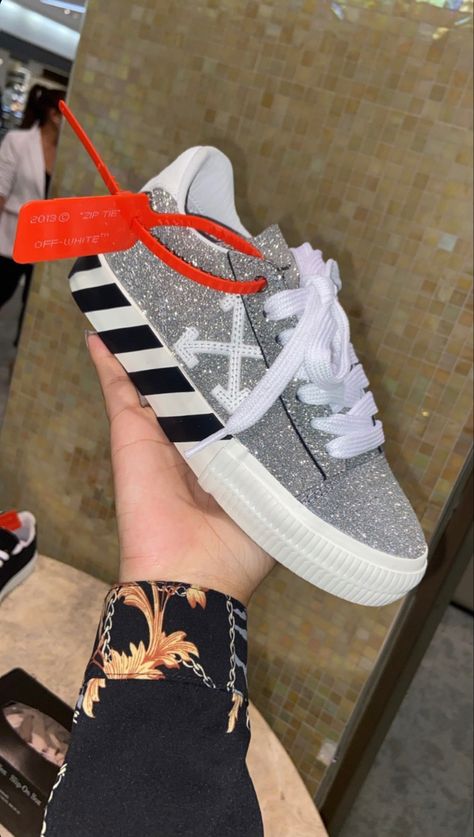 Off White Low Vulcanized Outfit, Off White Low Vulcanized, Sanuk Shoes, White Nike Shoes, Trendy Shoes Sneakers, Glitter Sneakers, Pretty Shoes Sneakers, Cute Sneakers, Fresh Shoes