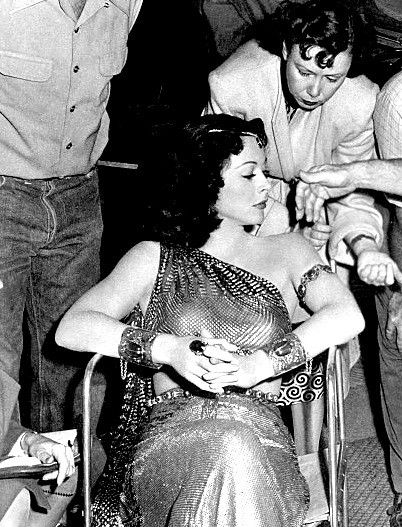 Hedy Lamarr on the set of Samson & Delilah (1949) Samson Delilah, Movie Fashion Outfits, Dame Joan Collins, Margaret Rose, Hedy Lamarr, Warren Beatty, Joan Collins, Princess Margaret, Joan Crawford