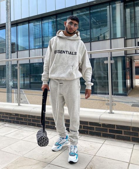 Grey Essentials Hoodie Outfit Men, Grey Essentials Hoodie Outfit, Essentials Hoodie Outfit Men, Essentials Hoodie Men, Tracksuit Couple, Grey Essentials Hoodie, Essentials Hoodie Outfit, Men Ootd, Womens Streetwear