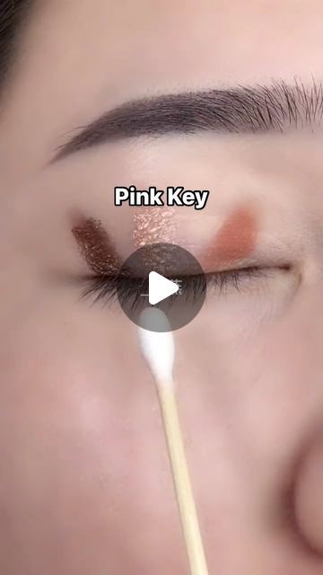 2024 Eye Makeup, Brown Makeup Looks Eyeshadows, Easy Glitter Eye Makeup, Eyeshadow Looks Easy, Make Up Brown Eyes, Eye Makeup Easy, Brown Eye Makeup, Easy Eye Makeup, Pink Key