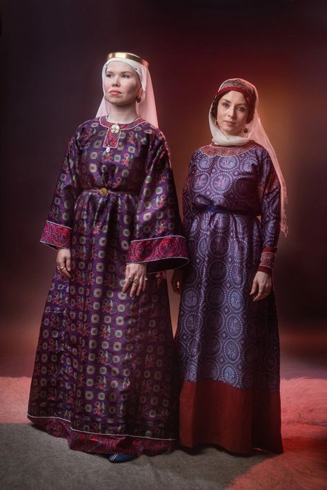 Dark Ages Fashion, Medieval Romanian Clothing, 1970s Medieval Revival, Medieval Slavic Clothing, Westerosi Fashion, 12th Century Fashion, 12th Century Dress, Asoiaf Fashion, Medieval Revival