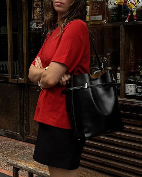 @ciaraodoherty with our black belted tote bag Black Tote Bag Outfit, Tote Bag Outfit, Daily Style, Black Tote, Black Tote Bag, Black Belt, Cloth Bags, New York, Tote Bag