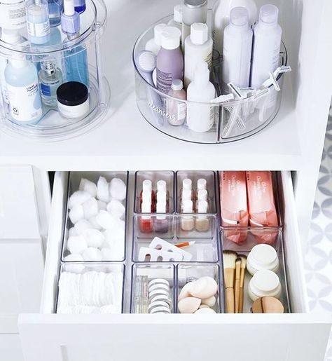 The Home Edit Organization | POPSUGAR Home Teeth Makeup, Penyimpanan Makeup, Diy Bathroom Storage, House Organisation, The Home Edit, Organization Inspiration, Household Organization, Home Organisation, Organizing Ideas