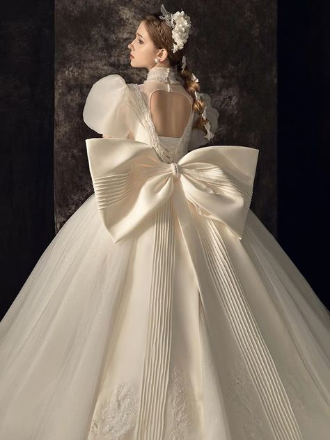 Wedding Dress With Big Bow, Dress With Big Bow, Big Bow Dress, Epic Wedding, Dream Wedding Decorations, Princess Prom Dresses, Bow Wedding Dress, Royal Wedding Dress, White Bride