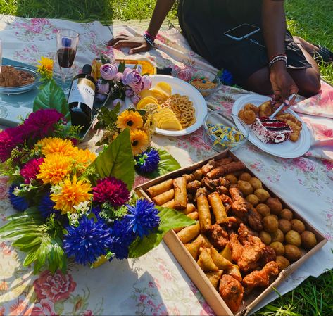 Nigerian Picnic, African Picnic, Sister Photoshoot, Picnic Pictures, Moroccan Garden, Corkboard Ideas Decor, Garden Picnic, Sisters Photoshoot, Food Basket