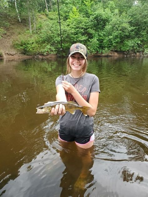 Farm Girl Aesthetic, Funny Hunting Pics, Female Angler, Country Girl Life, Country Things, Country Aesthetic, Fishing Photos, Summer Fishing