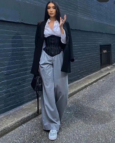 Masculine Clothes For Women Aesthetic, Work Layering Outfit, Pant Suit Outfits For Women, Blouse Corset Outfit, Corset Outfit Pants, Casual Corset Outfit Street Style, Japan Street Fashion Women, Corset Outfit, Corset Fashion