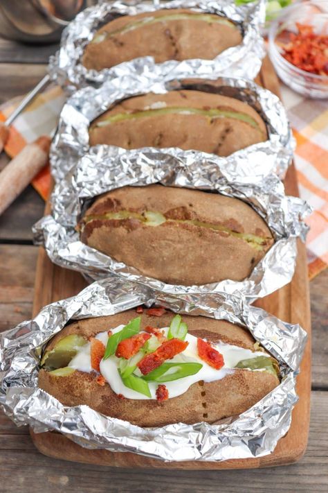 Steak Dinners For Two, Campfire Potatoes, Baked Potato Toppings, Foil Packet Potatoes, Baked Potato Bar, Perfect Baked Potato, Making Baked Potatoes, Potato Bar, Foil Packet Meals