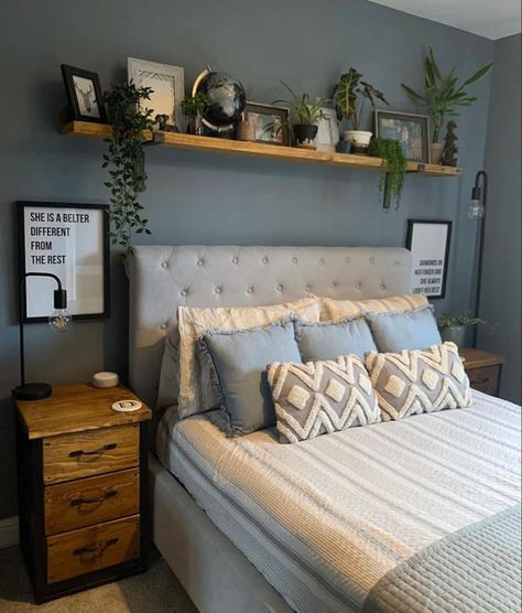 Bed Rooms Furniture, Bedding Ideas Aesthetic, Styling Bedding, Bed Ideas Aesthetic, Aesthetic Bedding, Design Ložnic, Soft Autumn Color Palette, Autumn Color Palette, Feature Wall Bedroom