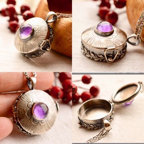 Locket Ideas, Kinetic Jewelry, Wearables Design, Jewelry Techniques, Metal Projects, Locket Necklace, Wire Wrapped Jewelry, Clay Jewelry, Making Ideas