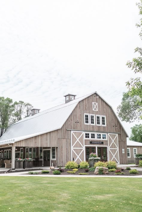 Barn Exterior Ideas, Stonefields Estate, Modern Farmhouse Wedding, Dream Barn Stables, Barn Exterior, Wedding Barns, Barn Remodel, Summertime Wedding, Blue Barn