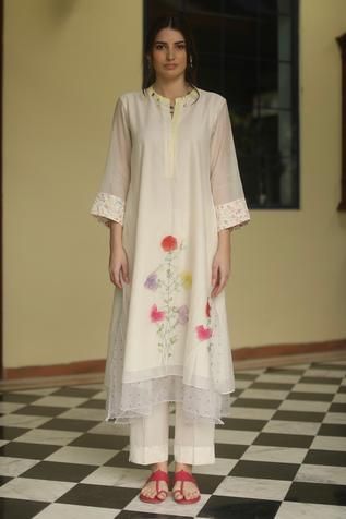 Simple Kurtis, Lace Collection, Long Kurtis, Straight Cut Pants, White Kurta, Salwar Kamiz, Organza Flowers, A Line Kurta, Black Suit