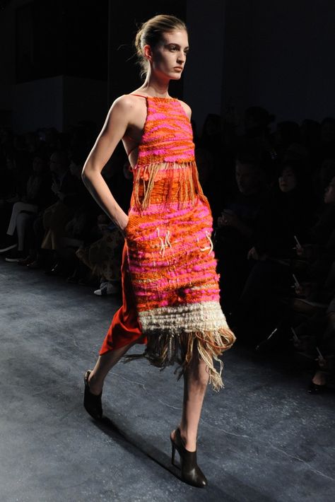 Altuzarra RTW Fall 2014 Embroidery Challenge, Rug Embroidery, Nostalgic Fashion, Design Moda, Woven Fabrics, Sunshine Yellow, Eco Fashion, Woven Dress, Fall 2014