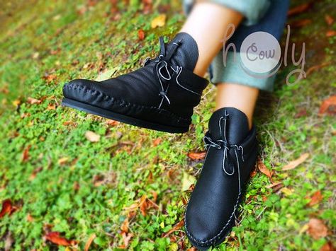 Moccasin Moccasins Moccasin Boots Womens by HolyCowproduct #moccasin Moccasins Moccasin Boots Womens by HolyCowproducts Moccasin Ankle Boots, Handmade Moccasins, Black Moccasins, Handmade Leather Boots, Cosplay Boots, Moccasins Mens, Moccasin Boots, Boots Mens, Leather Moccasins