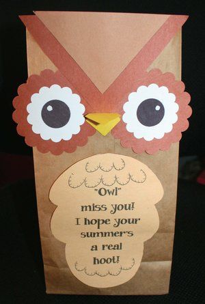 Paper bag owl treat bags. Quick & easy to make to hold goodies to give to your students at the end of the year. Can also be a puppet. FREE patterns. Turkey Trivia, Owl Treat Bags, Owl Miss You, Owl Treats, Thanksgiving Games For Adults, Owl Theme Classroom, Owl Classroom, Goodbye Gifts, Printable Thanksgiving