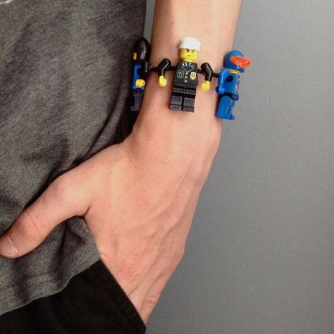 Lego Bracelet, Lego Jewelry, Diy Lego, Lego Club, Lego Diy, Lego Craft, Boys Jewelry, Lego Minifigure, Lego Party