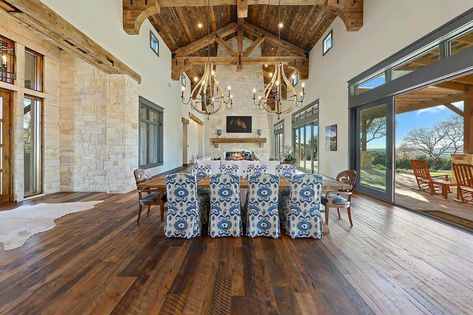 A fresh farmhouse designed with reclaimed timbers in Texas Hill Country Great Room Decorating, Texas Hill Country House Plans, Texas Hill Country House, Farmhouse Style Dining Room, Texas Farmhouse, Country Office, Hill Country Homes, Farmhouse Architecture, Fresh Farmhouse