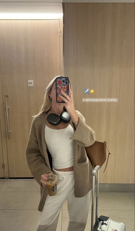 All White Party Outfits, Comfy Airport Outfit, Airport Outfit Summer, Australian Winter, Airport Travel Outfits, Flight Outfit, Outfit Airport, White Party Outfit, Airplane Outfits