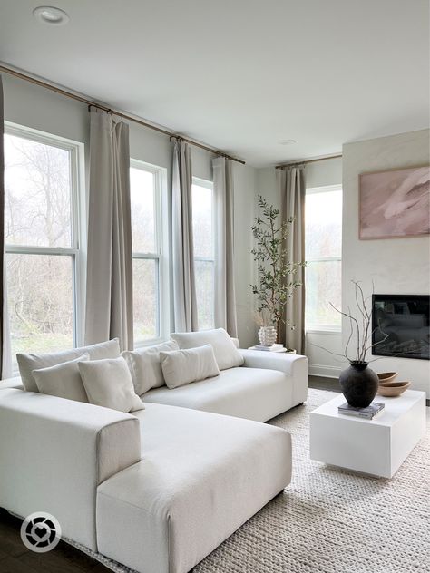 White Sectional Living Room, Sectional Living Room Decor Ideas, Long Curtains Living Room, Curtain Trends, Sectional Living Room Decor, White Sofa Living Room, Modern White Living Room, Sectional Living Room, Living Room Curtain