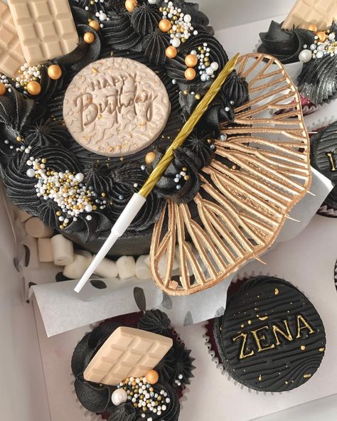 Weekends are for celebrations, and what better way to celebrate than with a mini cake and cupcake set? #sammicakes #minicake #cupcakes #giftset #lunchbox #bento #blackcake #blackandgold #gold #birthday #cakedesign #capetown #giftidea #thornton Mini Cake, Gold Birthday, Mini Cakes, Gift Boxes, Black And Gold, Cupcake Cakes, Cupcake, Gift Set, Lunch Box