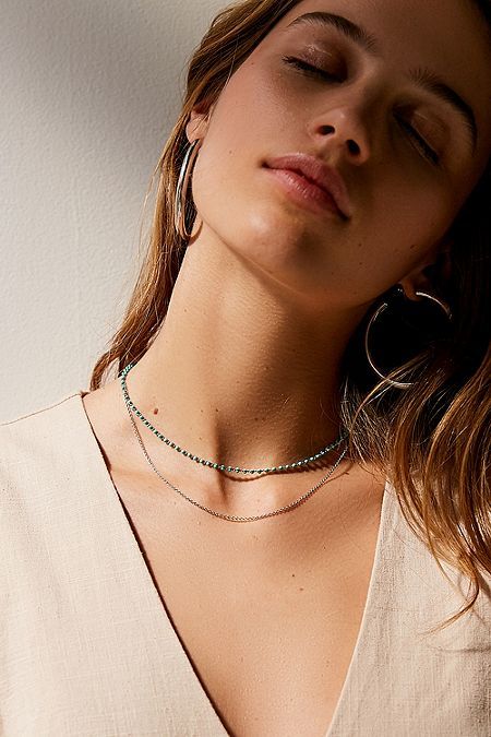 Journey Pendant, Solitaire Diamond Pendant, Diamond Choker Necklace, Double Necklace, Jewelry Photoshoot, Diamond Choker, Diamond Necklaces, Jewelry Model, Station Necklace