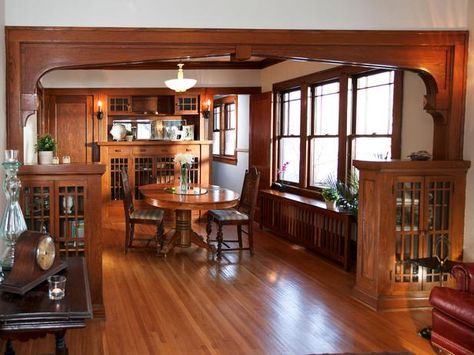 Wonderful Woodwork - 1920s Bungalow Restoration on Rehab Addict on HGTV-  Love, the look of this! Craftsman Style Dining Room, Craftsman Dining Room, Craftsman Interiors, Rehab Addict, 1920s Bungalow, Craftsman Interior, Bungalow Homes, Craftsman Style Homes, Bungalow Style