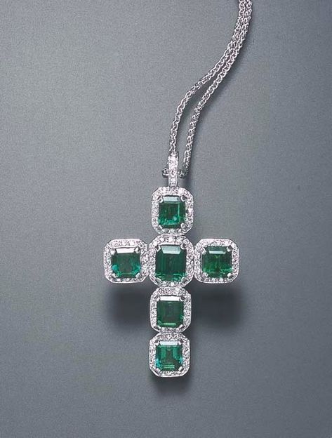 Emerald Cross, Diamond Cross Necklaces, Large Image, Drop Pendant Necklace, Dream Engagement Rings, Diamond Brooch, Diamond Cross Pendants, Emerald Necklace, Diamond Cross