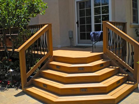 Get tips on how to choose the best decking materials and build a deck from HGTVRemodels. Deck Staircase, Patio Stairs, Build A Deck, Porch Stairs, Front Porch Steps, Deck Steps, Patio Deck Designs, Deck Construction, Deck Stairs