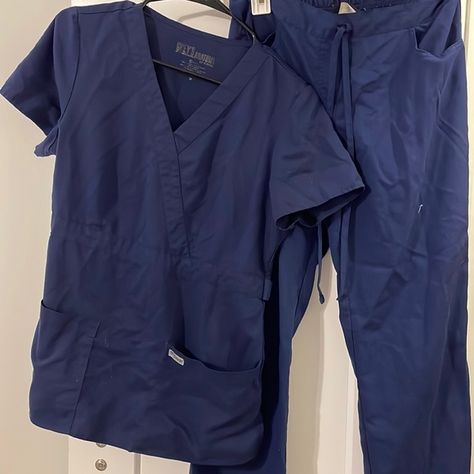 greys anatomy scrub set Scrubs Greys Anatomy, Navy Scrubs Aesthetic, Greys Anatomy Shifting, Greys Anatomy Costume, Greys Anatomy Outfits, Greys Anatomy Halloween Costumes, Greys Anatomy Costumes, Scrubs Aesthetic, Dr Grey