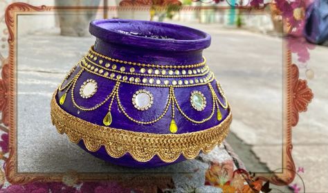 Janmastmi Matki Decoration, Pot Painting For Janmashtami, Matki Painting Ideas For Janmashtami, Clay Pots Decoration Ideas, Lota Decoration Ideas, Matka Decoration For Janmashtami, Marriage Pots Decoration, Janmashtami Matki Decoration, Matka Decoration Pots Wedding