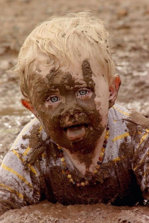 I was going to make a mud pie but a mud man was soooo much more fun. Well Images, Arte Alien, Kids Around The World, Image Photography, Little People, Bored Panda, Funny Kids, Mind Blown, Make Me Smile