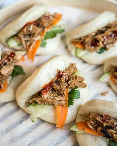 Bao Bun Recipe, Pork Bao, Steam Buns Recipe, Pork Brisket, Gua Bao, Braised Chicken Breast, Chinese Pork, Bao Buns, Pork Tacos