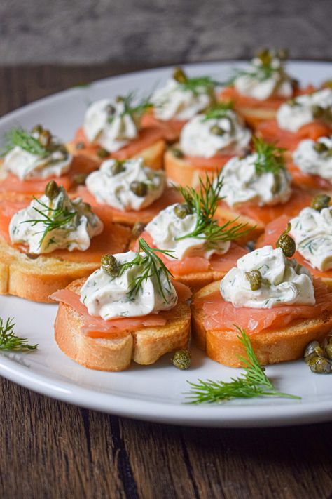 Cold Canapes, Smoked Salmon Crostini, Salmon Crostini, Easy Canapes, New Year's Eve Appetizers, Canapes Recipes, Afternoon Tea Recipes, Jar Kitchen, Party Food Buffet