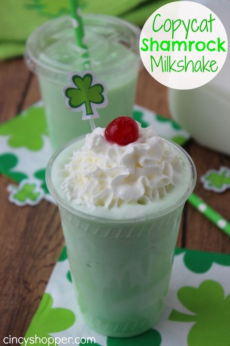 Shamrock Milkshake, Homemade Shamrock Shake, Shamrock Shakes, Shamrock Shake Recipe, Drinks Nonalcoholic, Mint Oreo, Hashbrown Casserole, Shamrock Shake, Milkshake Recipe