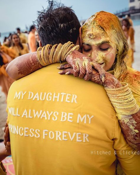 Haldi Rasam, Father Daughter Poses, Father Daughter Songs, Father Daughter Photos, Saree Function, Daughter Songs, Bridal Pose, Bride Speech, Father Daughter Photography