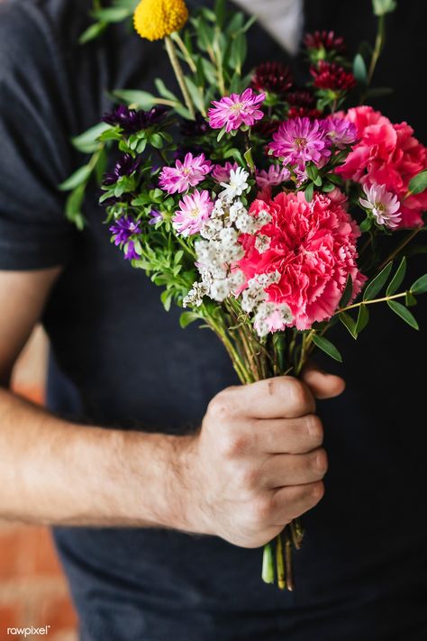 Man holding a bouquet of flowers | premium image by rawpixel.com / Karolina / Kaboompics Men Holding Flowers, Man Holding Bouquet, Manly Flowers, Holding Flower Bouquet, Flower Portraits, Holding A Bouquet Of Flowers, Hands Holding Flowers, Flower Boquet, Holding A Bouquet