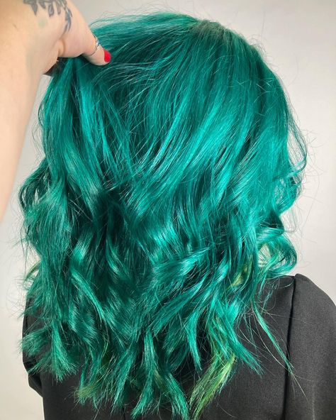 Green hair with dark green reflects Sea Witch Hair, Sea Green Hair, Witch Hair, Sea Witch, Green Hair, Sea Green, Hair Ideas, Witch, Long Hair Styles