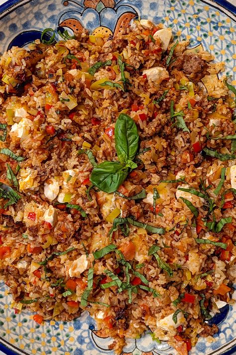 Rachael gives an Italian twist to fried rice—pairing with sausage, peppers, tomatoes, oregano + mozzarella 😍 Rachael Ray Italian Fried Rice, Italian Sausage Fried Rice, Fried Rice With Sausage, Italian Fried Rice, Italian Sausage Rice, Rice With Sausage, Italian Fries, Sausage Rice, Famous Chef