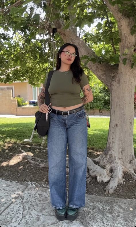 Baggy Jeans Midsize Outfit, Midsize Autumn Outfits, Comfy Grunge Outfits, Medium Size Body Outfits, Mid Size Style, Midsize Outfits, Outfit Inspo Casual, Curvy Outfits, Casual Style Outfits