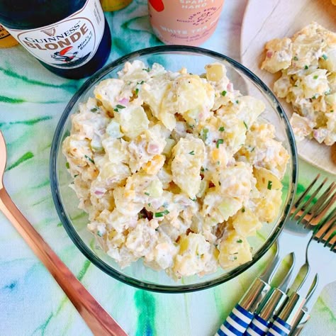 Potato Macaroni Salad, American Potato Salad, Potatoes Salad, Potato Salad Dressing, Potato Salad Recipes, Cheddar Potatoes, Potatoe Salad, Classic Potato Salad, Types Of Potatoes