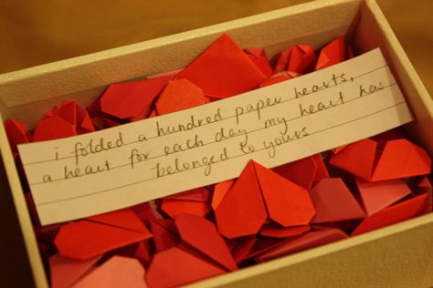 Adorable Idea! Valentines Romantic, Paper Valentines, Valentines Bricolage, Presents For Girlfriend, Cute Valentines Day Gifts, Hearts Valentines, Bf Gifts, Diy Gifts For Him