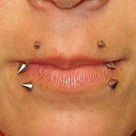 Caninebites piercing szúrás (Wolfbites, Crossbites) - Westend Tattoo & Piercing Budapest Canine Bites, Canine Bites Piercing, Piercing Ideas, Nostril Hoop Ring, Budapest, Piercings, Nose Ring, Tattoos