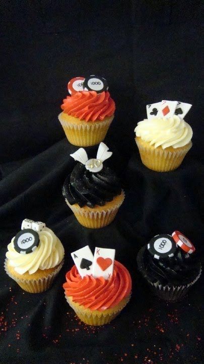 Poker or Vegas theme (Bachelor party?) Vegas Cake, Casino Birthday Party, Casino Birthday, Casino Party Foods, Vegas Theme, Casino Party Decorations, Poker Party, Casino Night, Themed Cupcakes