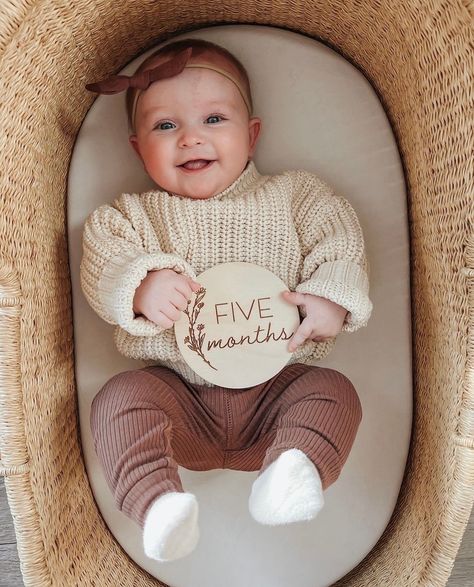 4 Months Milestones Pictures, 2 Months Milestones Pictures, 6month Milestones Photography, 7 Months Milestones Photography, Wood Monthly Milestone, Wooden Milestone, Milestone Photos, Baby Milestone Photos, Milestone Pictures