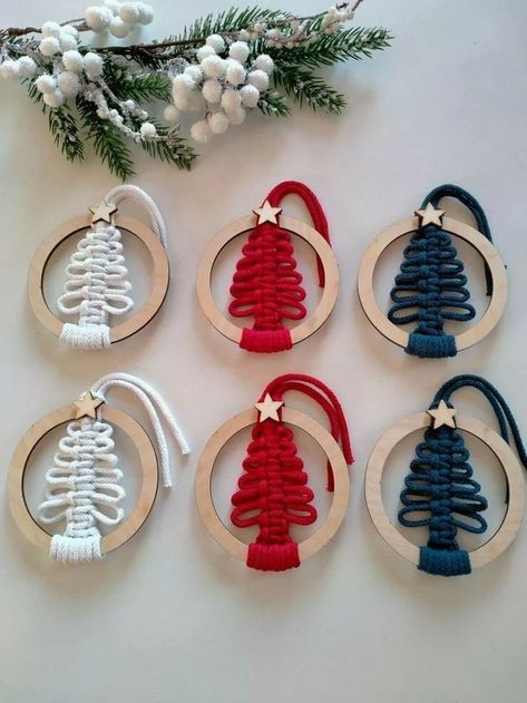 Christmas Macrame Ideas, Christmas Macrame, Free Macrame Patterns, Macrame Christmas, Macrame Knots Pattern, Diy Christmas Tree Ornaments, Handmade Christmas Crafts, Macrame Patterns Tutorials, Handmade Christmas Decorations