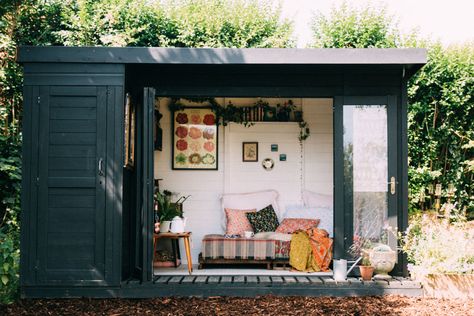 Rustic garden retreat Kennel Makeover, Garden Huts, Office Shed, Backyard Getaway, Garden Cabins, Summer House Garden, Garden Retreat, Backyard Shed, She Sheds