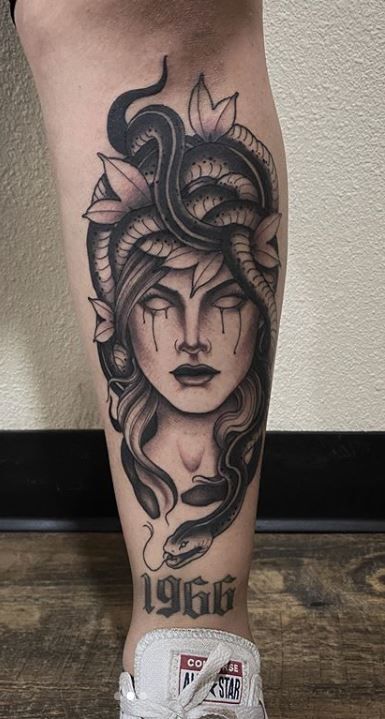 100 Beautiful Medusa Tattoos You’ll Need to See - Tattoo Me Now See Tattoo, Medusa Tattoo Design, Alien Tattoo, Inspiration Tattoos, Medusa Tattoo, Greek Tattoos, Leg Tattoos Women, Calf Tattoo, Tattoo Feminina